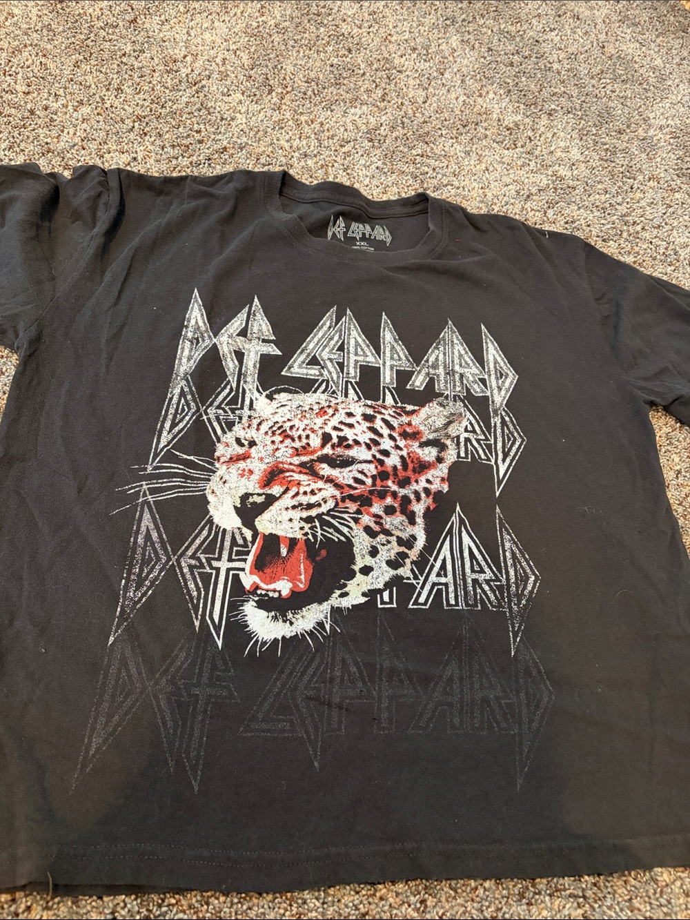 Black Graphic Women’s  T-Shirt _ Def Leppars up